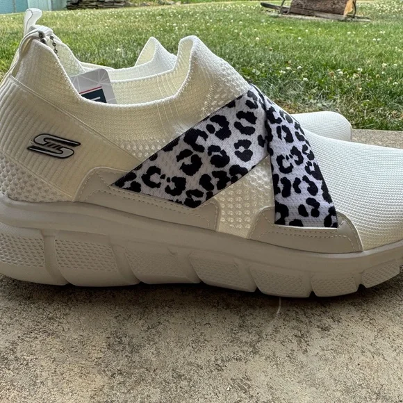 NWOT Bobs from Skechers memory foam cream sneakers with animal print accents - Picture 1 of 6
